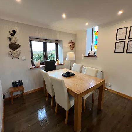 3 Bed Detached Cottage- Log Burner Mountain Views Beaumaris Exterior photo