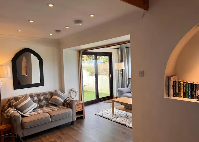 3 Bed Detached Cottage- Log Burner Mountain Views