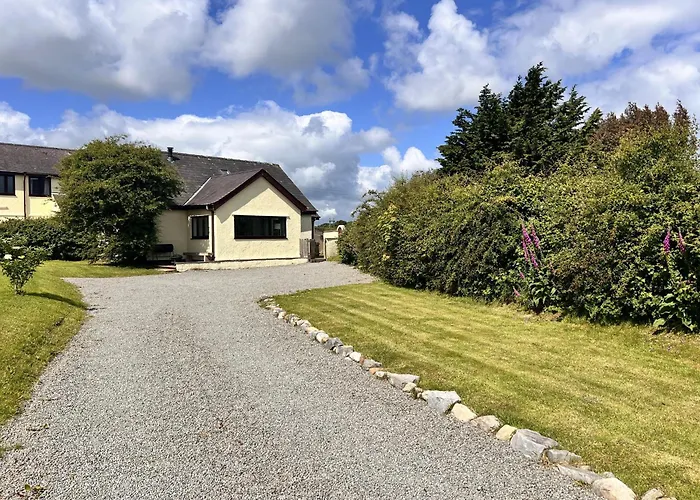 3 Bed Detached Cottage- Log Burner Mountain Views