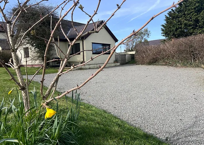 3 Bed Detached Cottage- Log Burner Mountain Views