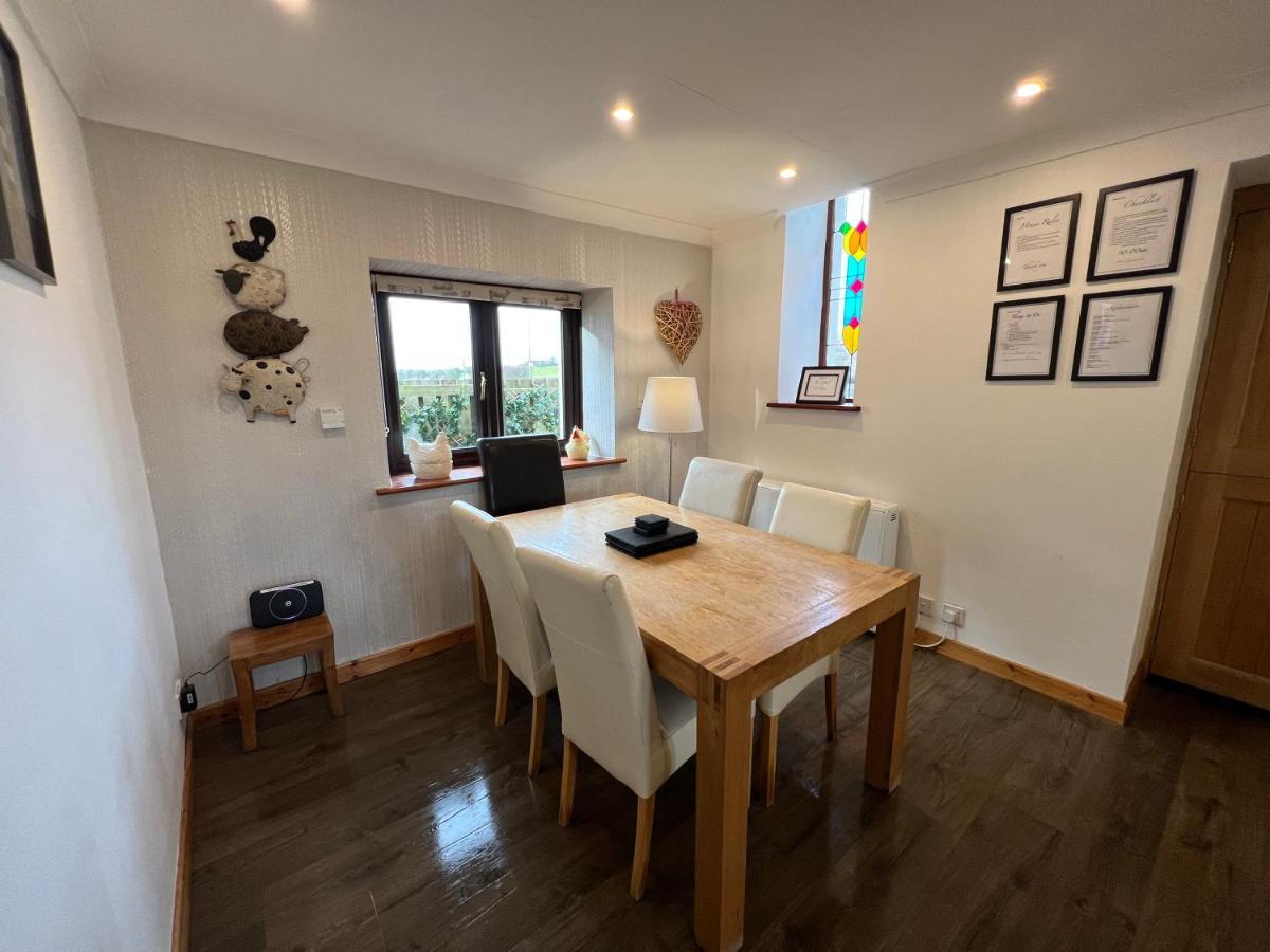 3 Bed Detached Cottage- Log Burner Mountain Views Beaumaris