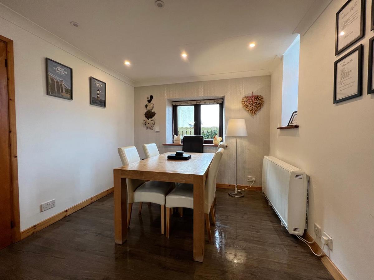 3 Bed Detached Cottage- Log Burner Mountain Views Holiday home *