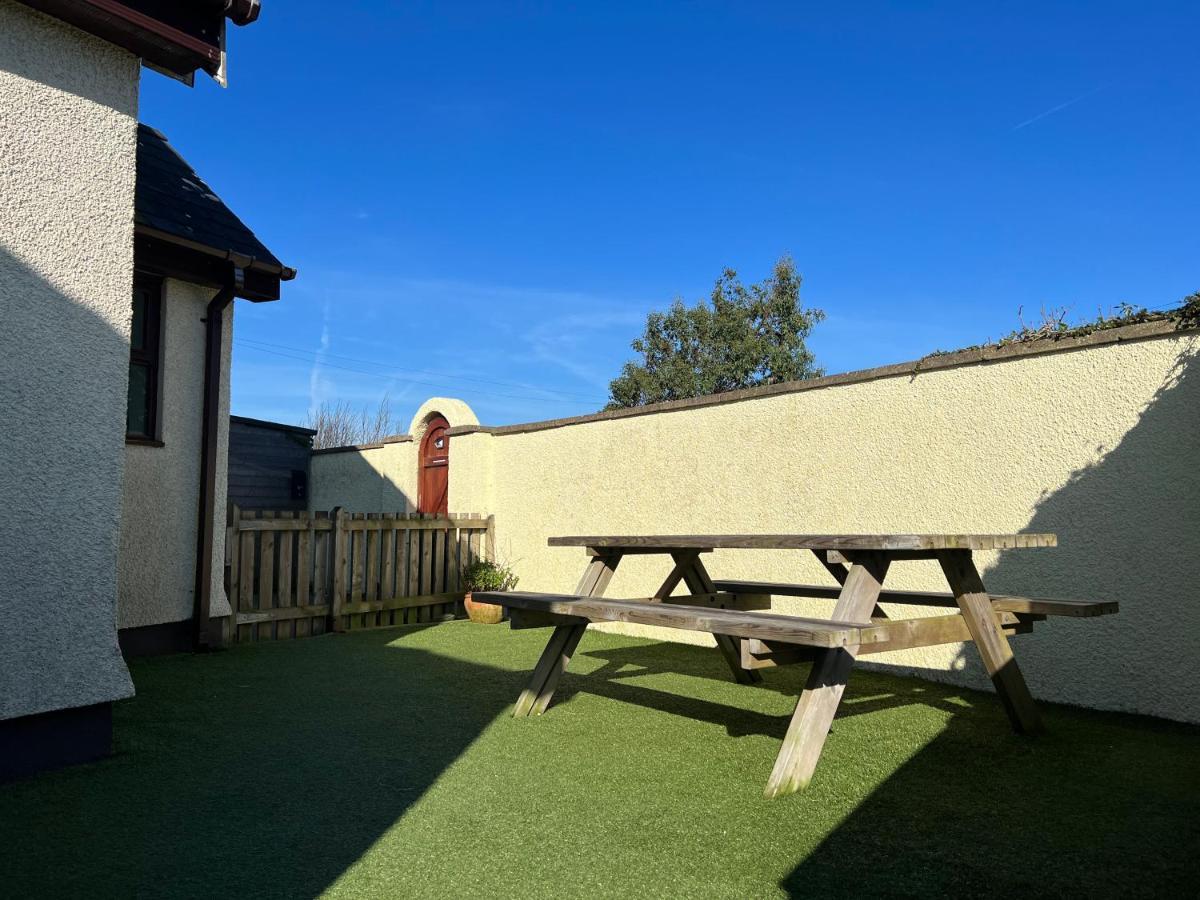 3 Bed Detached Cottage- Log Burner Mountain Views *