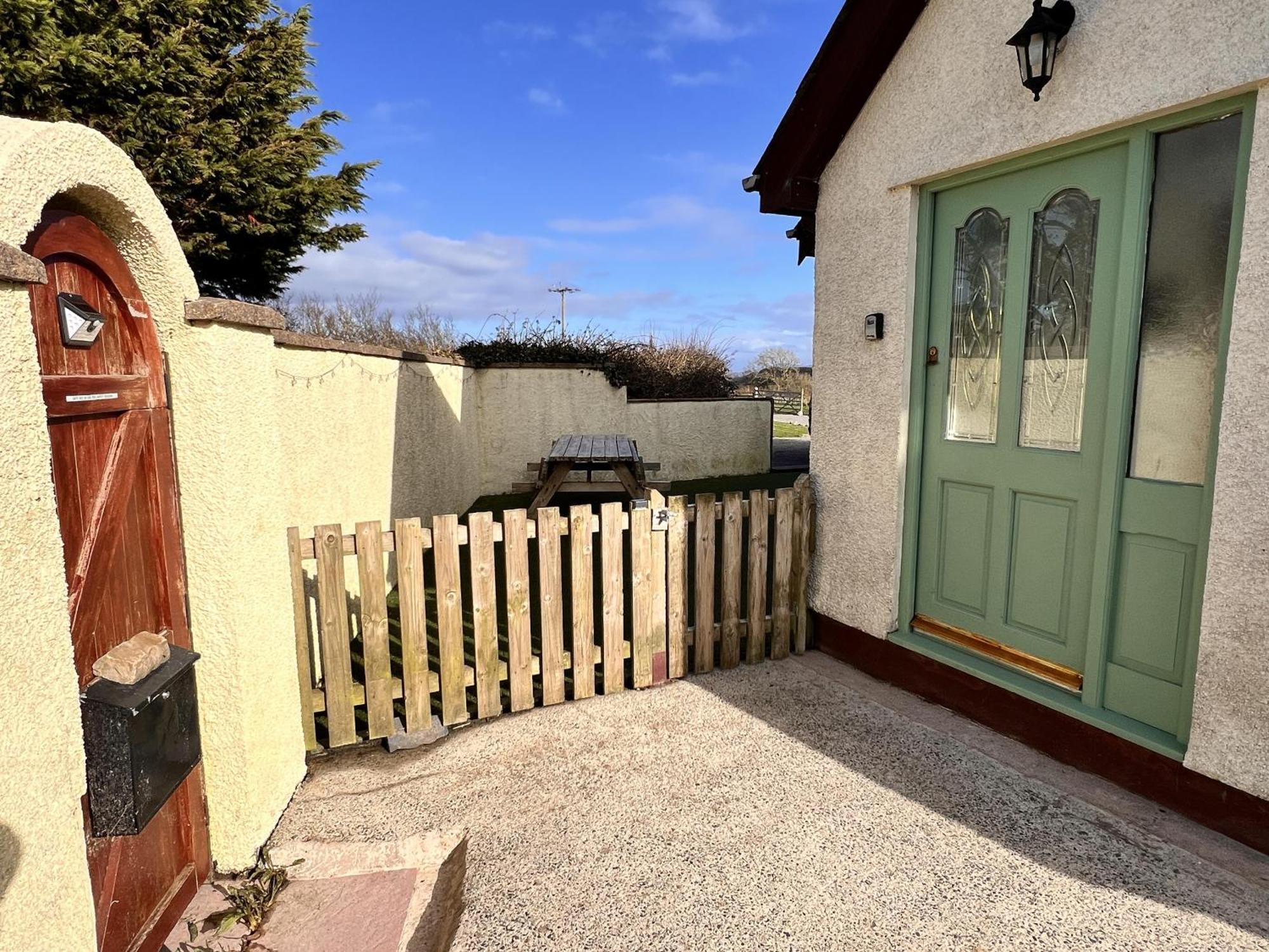 3 Bed Detached Cottage- Log Burner Mountain Views