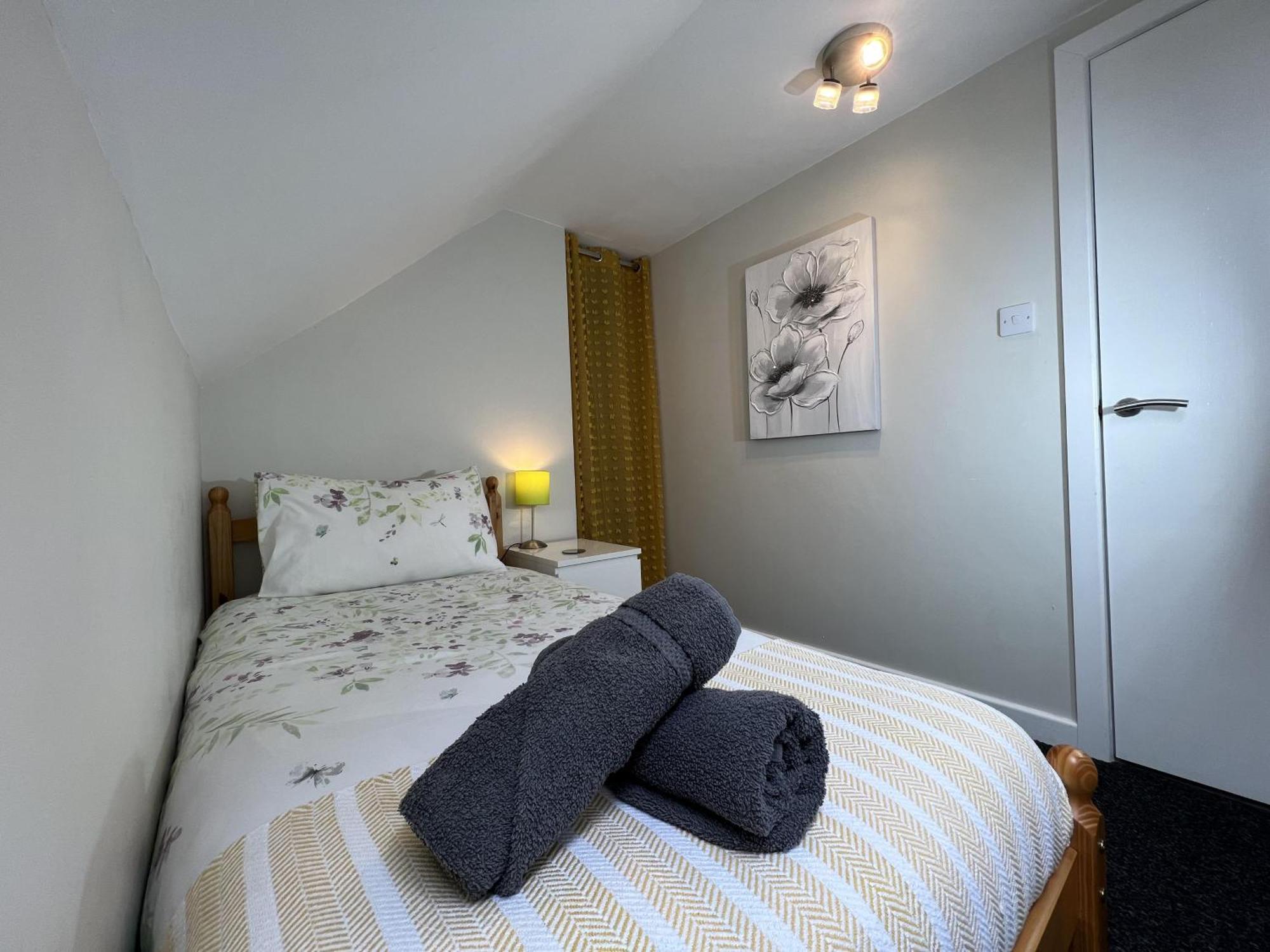 Holiday home 3 Bed Detached Cottage- Log Burner Mountain Views *