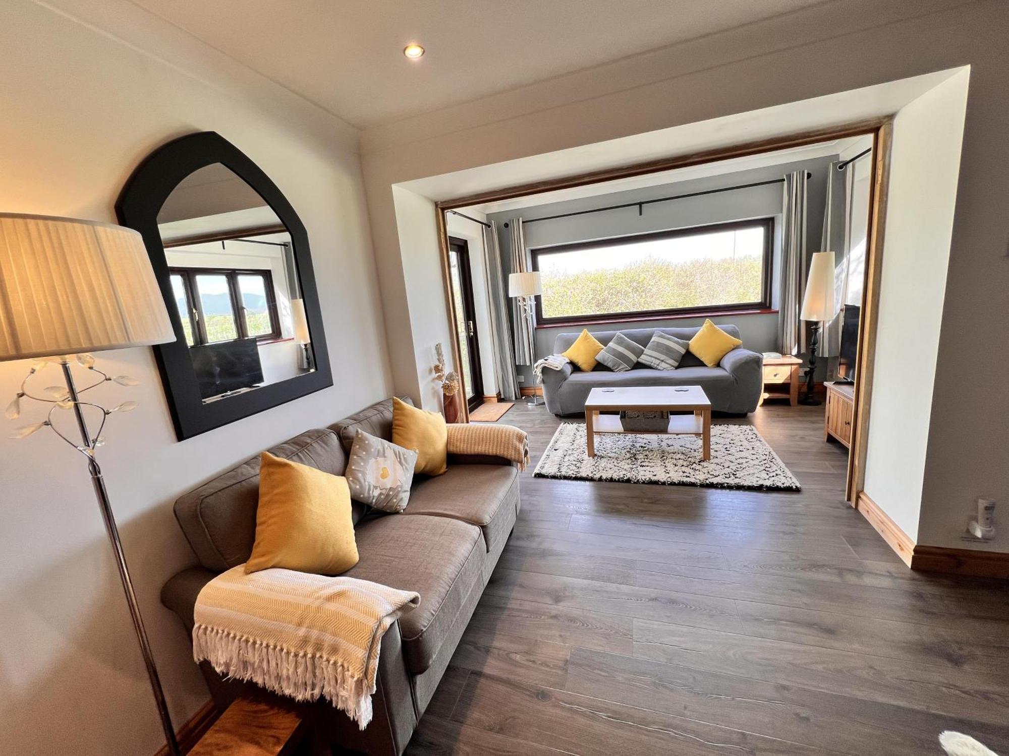 3 Bed Detached Cottage- Log Burner Mountain Views * Beaumaris