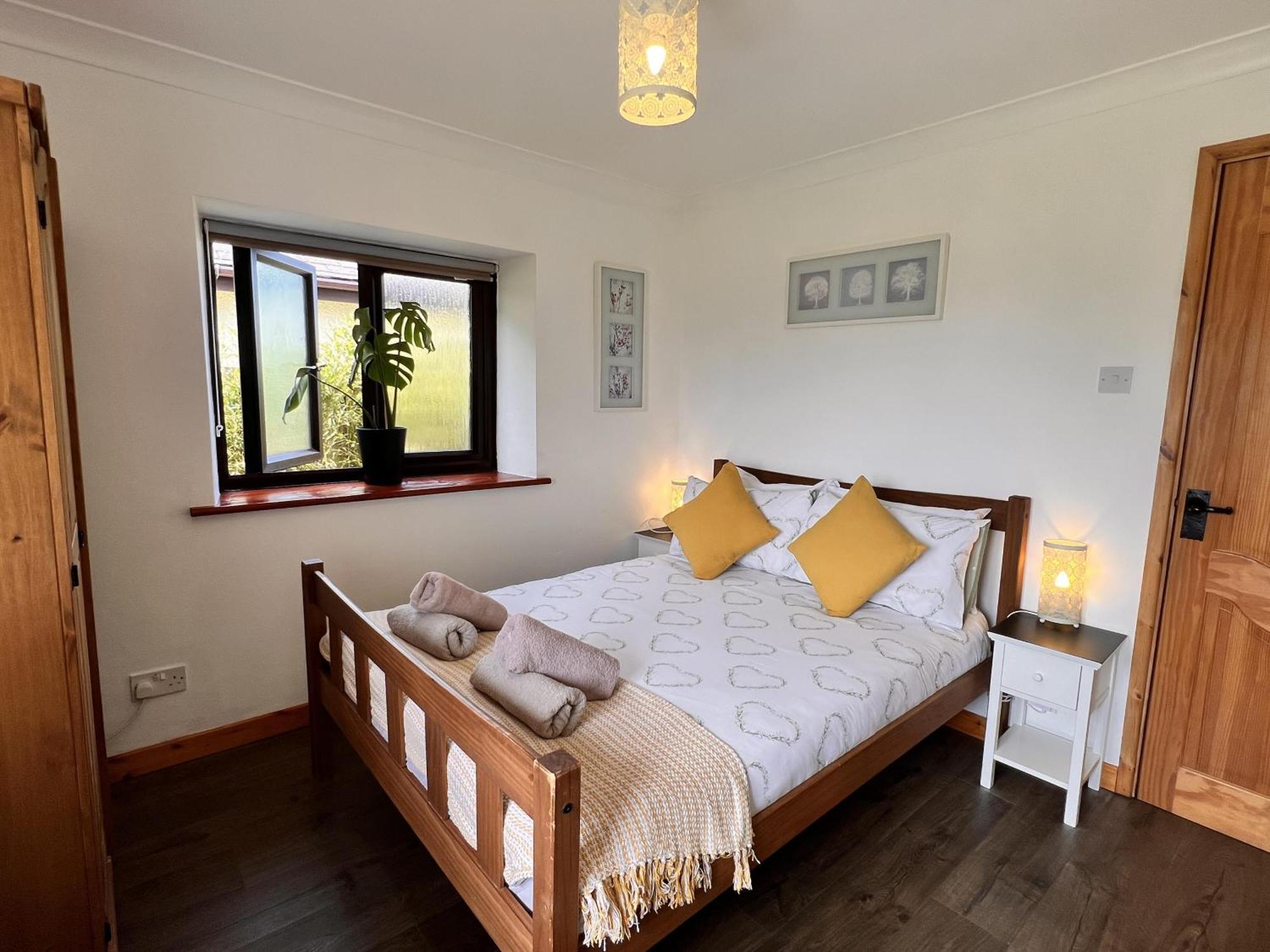 3 Bed Detached Cottage- Log Burner Mountain Views *
