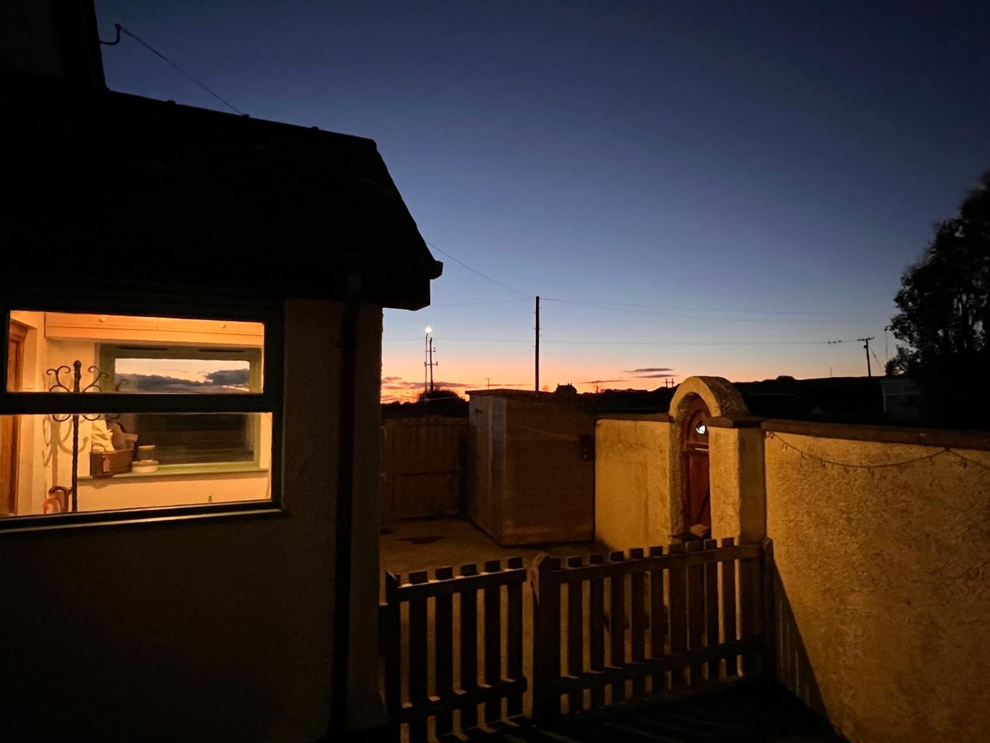 3 Bed Detached Cottage- Log Burner Mountain Views * Beaumaris