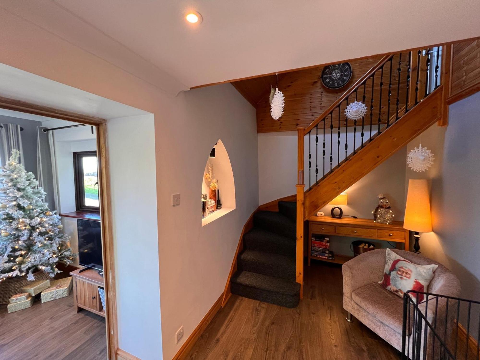 3 Bed Detached Cottage- Log Burner Mountain Views