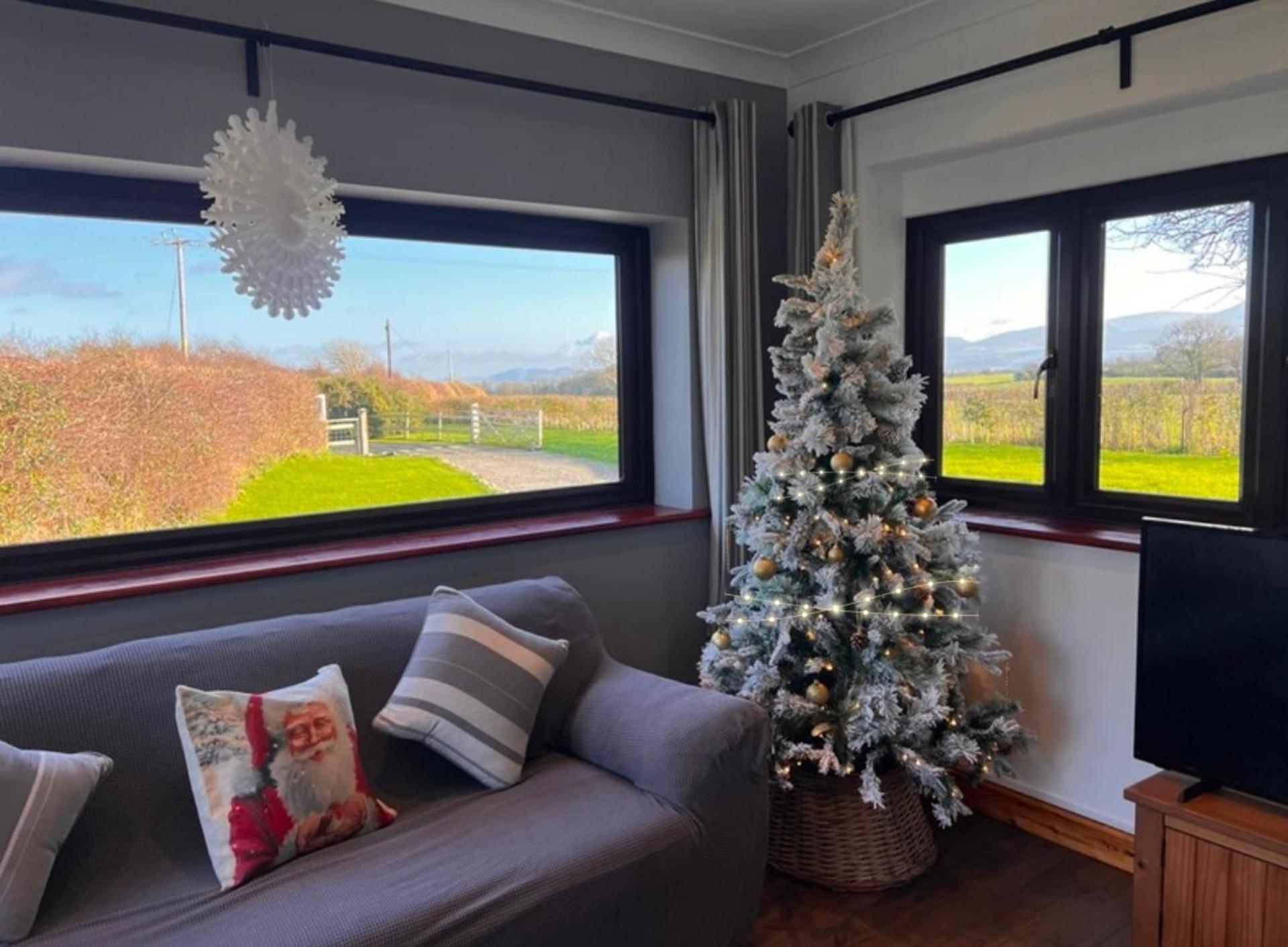 Holiday home 3 Bed Detached Cottage- Log Burner Mountain Views *