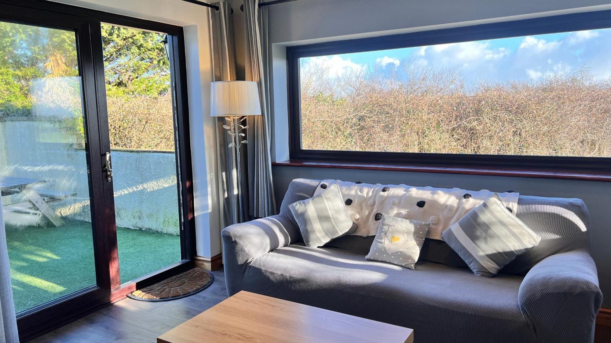 3 Bed Detached Cottage- Log Burner Mountain Views *