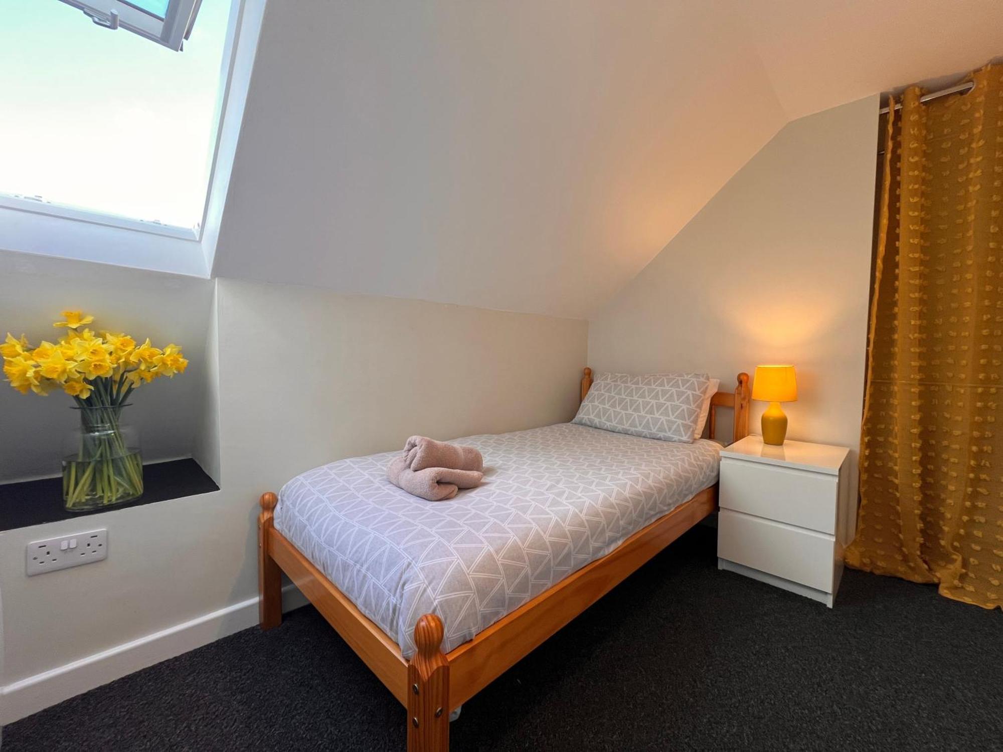 3 Bed Detached Cottage- Log Burner Mountain Views Beaumaris